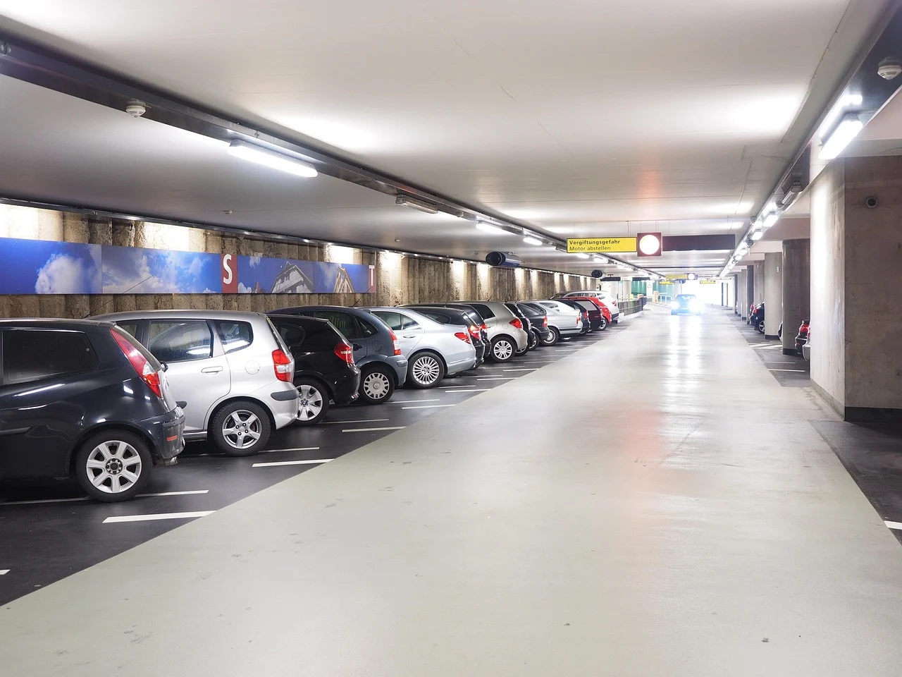 hans-multi-storey-car-park-1271917_1280